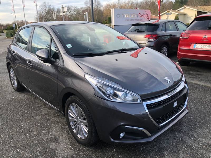 A vendre Peugeot 208 1.2 Puretech 82 Ch SUPER ETAT! A venir voir dans le Médoc!! SUPER AFFAIRE